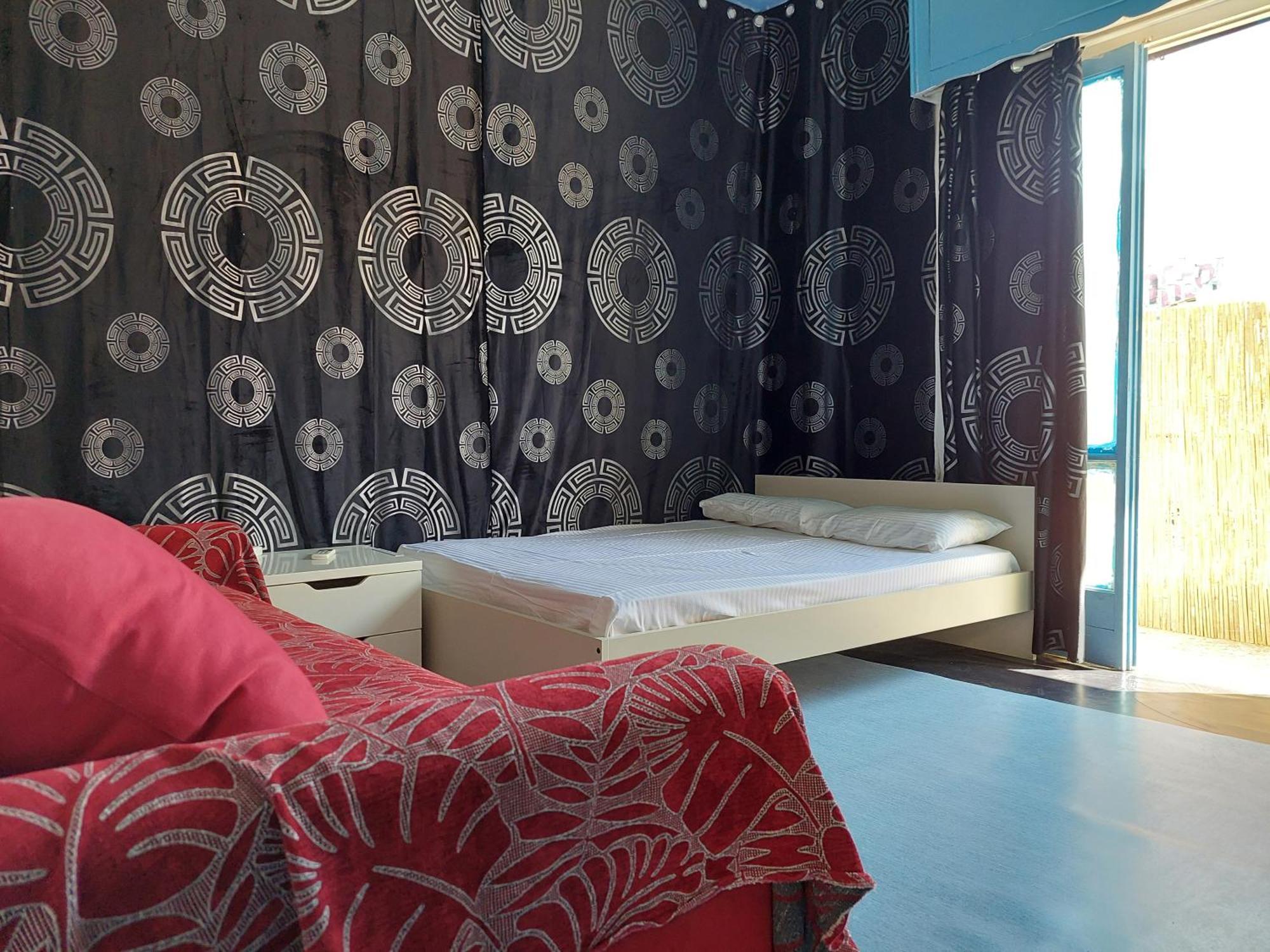 Thissio Room In The Apartmen Share Athens Exterior photo